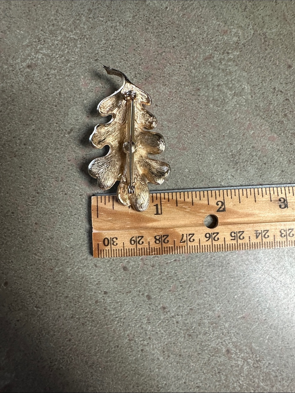 Vintage Gold-Tone Oak Leaf Brooch - Picture 8 of 10